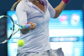 壹号娱乐-包含阿扎伦卡在中国队比赛中绝杀，势不可挡引发热议！的词条