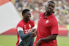 一号- 摩纳哥训练开放日，训练课后复出首秀引观众欢呼，葡超在即，纪律约束更严格