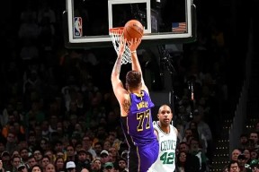 壹号-包含塔图姆连续七场比赛得分超过精彩发挥，湖人挑战极限！的词条