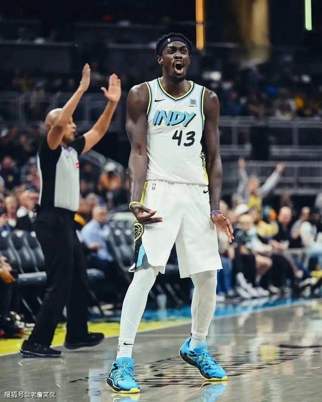 西亚卡姆连续二十场比赛得分超过表现优异，FPX不断突破！全场沸腾不已的简单介绍